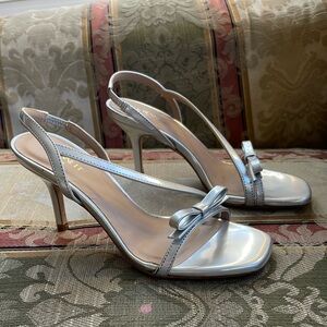 L.K. BENNETT Serene Metallic Strappy Bow. Size 36= 6 
N24-05